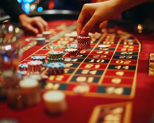 wining288 platform showing football markets, live-dealer tables, and payment methods