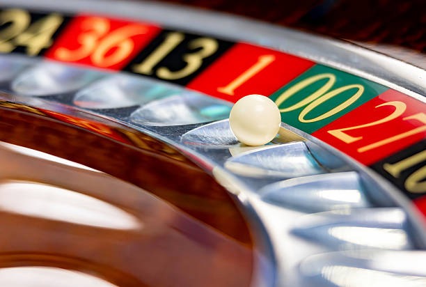 wining288 AduQ card game interface showing hand ranking and real-time dealer reveal